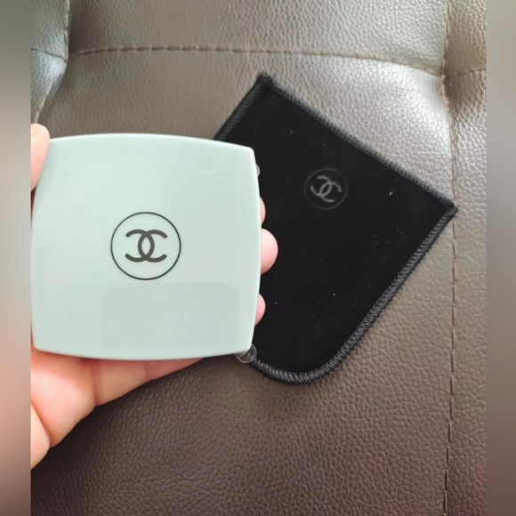 CHANEL DUAL COMPACT MIRROR - LIMITED STOCK SAGE GREEN WITH BOX/VELVET DUSTBAG - Picture 11 of 15